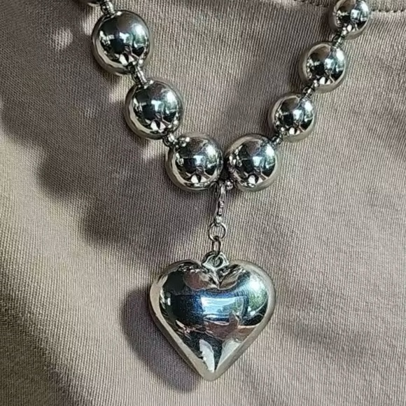 Large Heart Beaded Necklace Choker - Picture 3 of 5